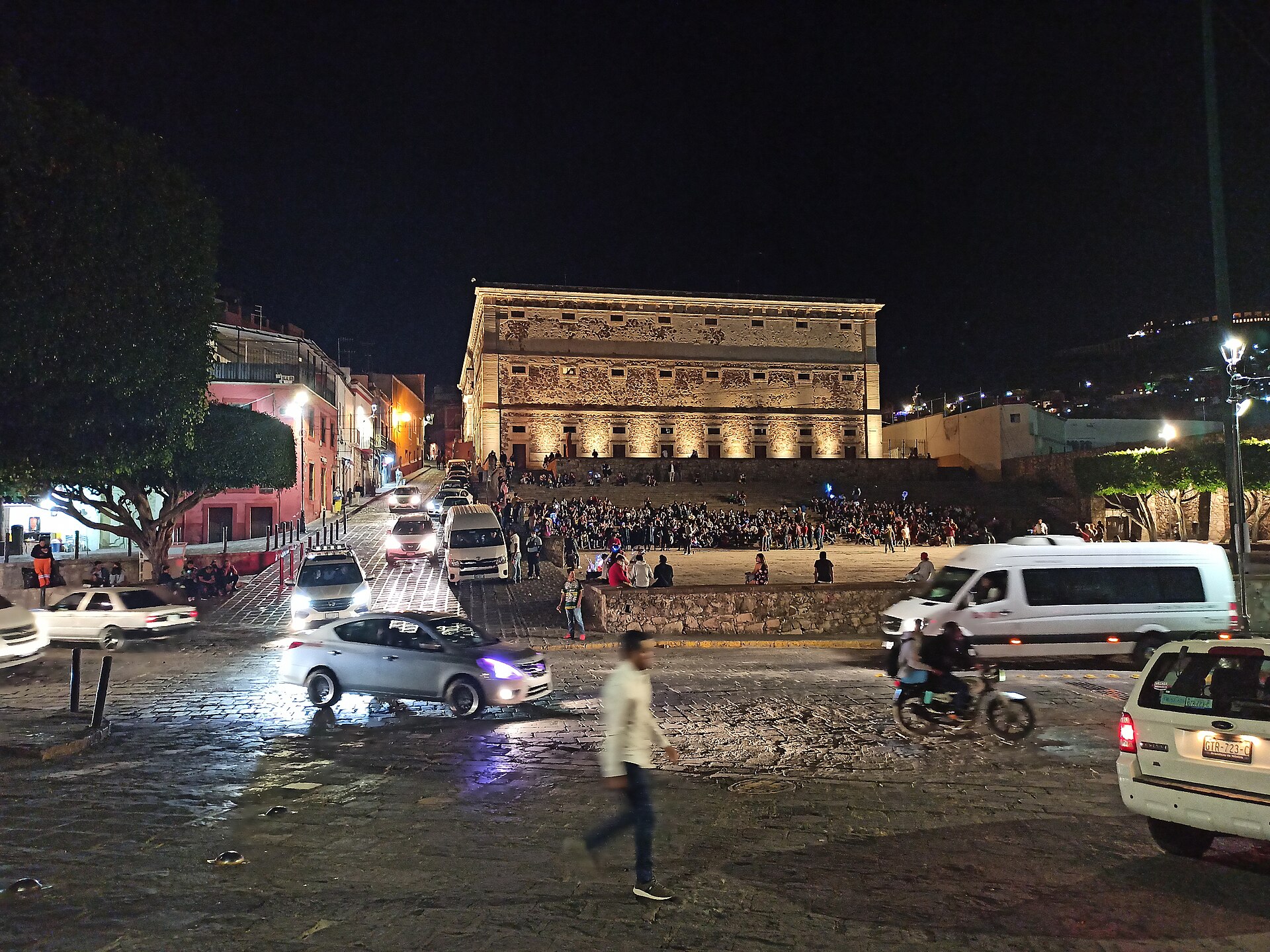 La Alhóndiga de Granaditas iluminada de noche, en la ciudad de Guanajuato